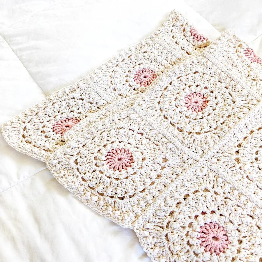 How to crochet a granny square blanket using the Circle of Friends granny square motif