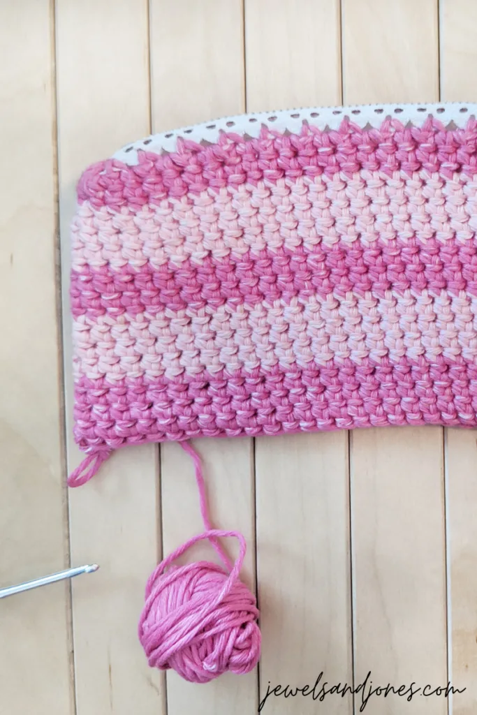 create a simple crochet pencil pouch, free crochet tutorial
