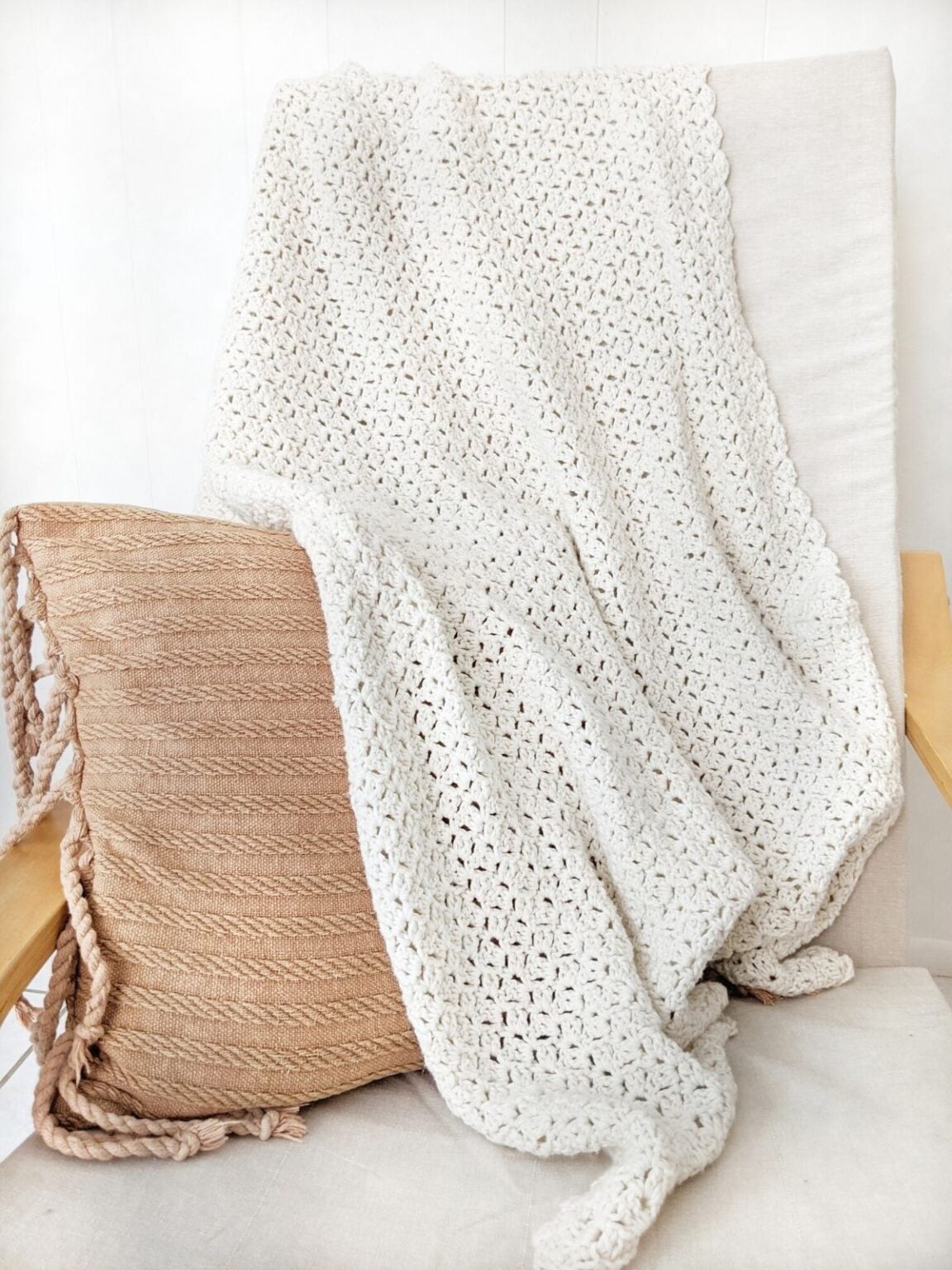 Easy One-Stitch Repeat Crochet Blanket - Jewels and Jones