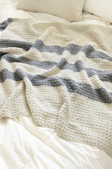 modern striped crochet baby blanket using the suzette stitch