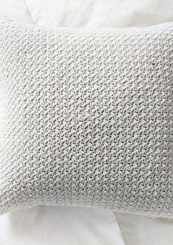 Simple Farmhouse Style Crochet Pillow – Free Pattern