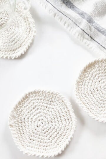 beginner crochet circle coasters