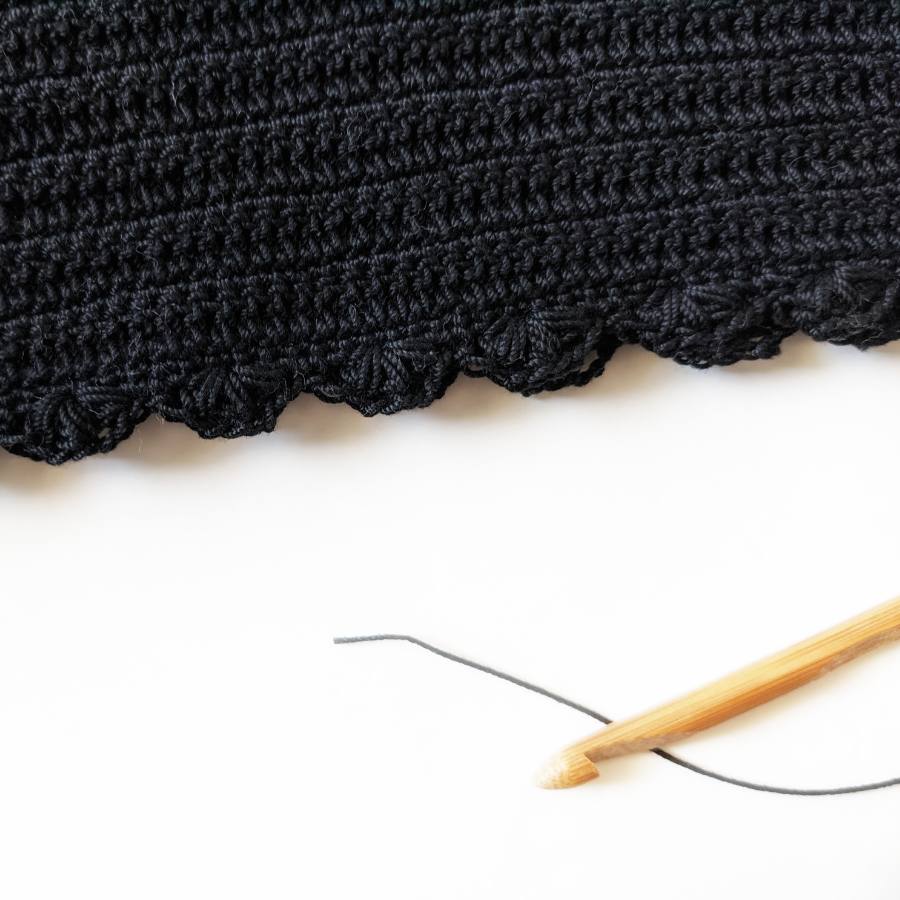 puff stitch border using crochet thread in black