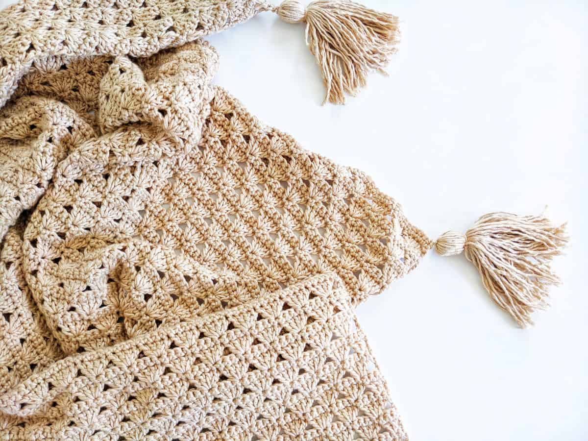 Easy Crochet Shell Stitch Baby Blanket Pattern | Jewels and Jones