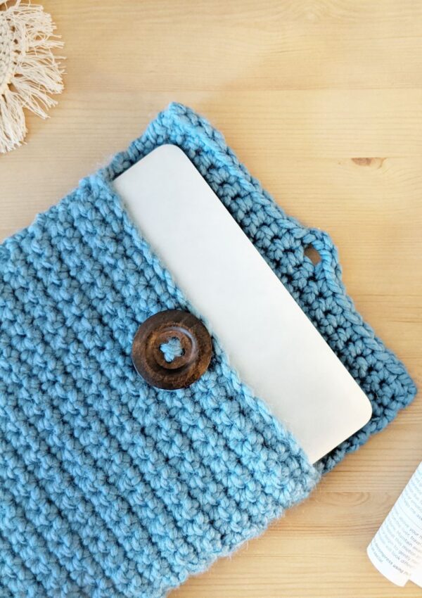 a bulky weight crochet laptop cover made in single crochet stitches
