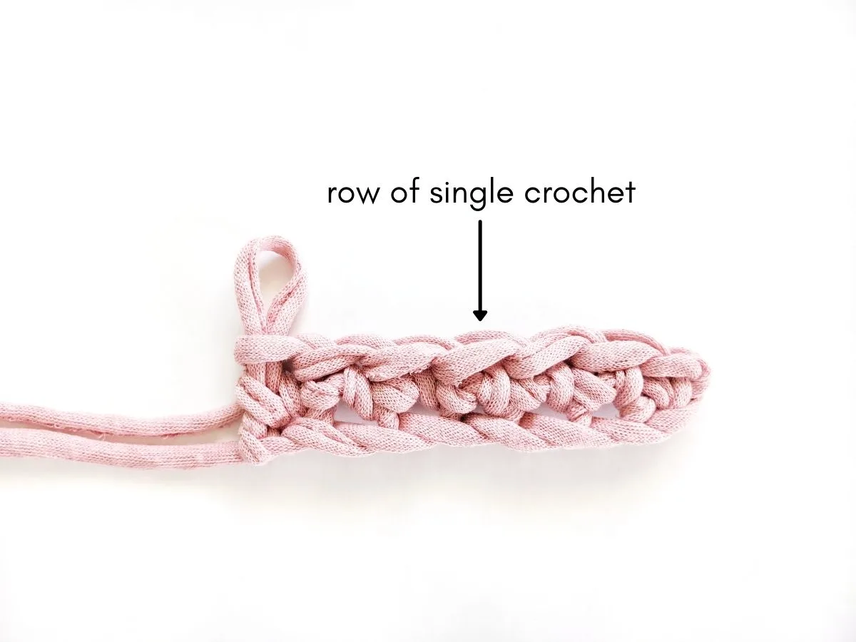a completed row of single crochet 