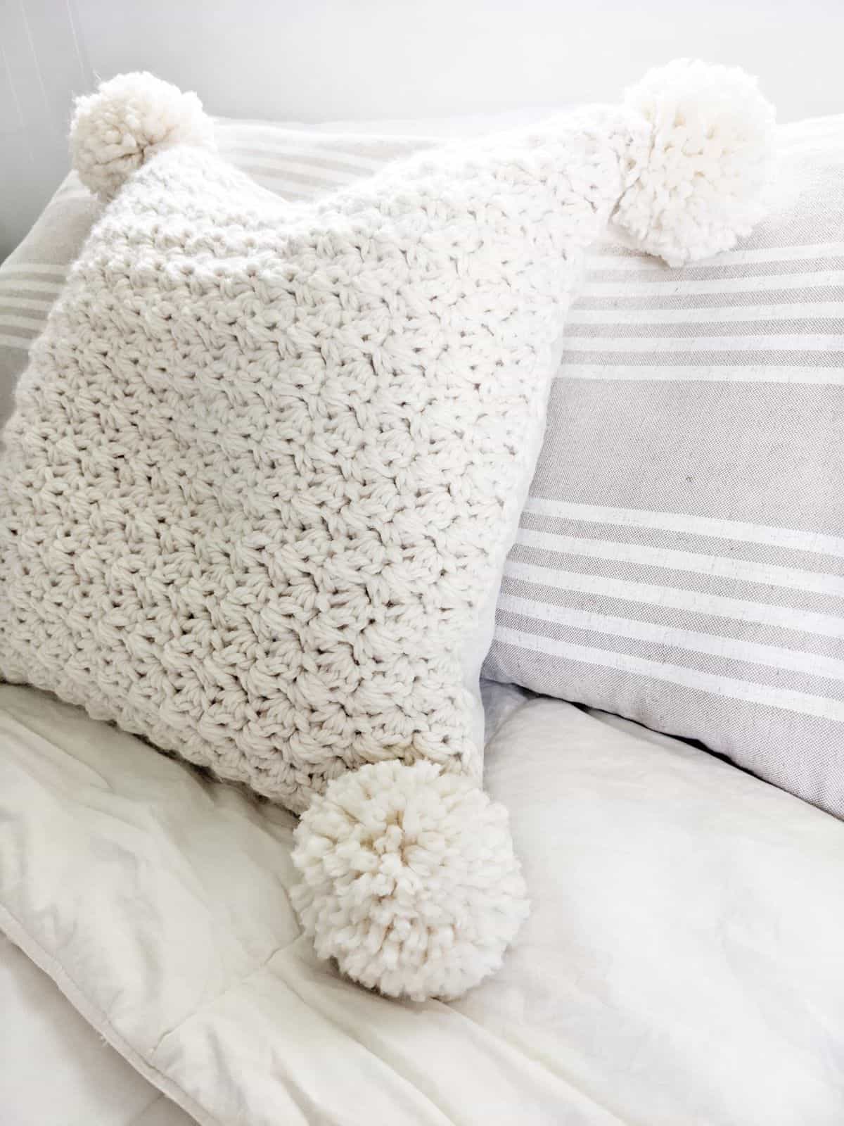 White cushions with outlet pom poms