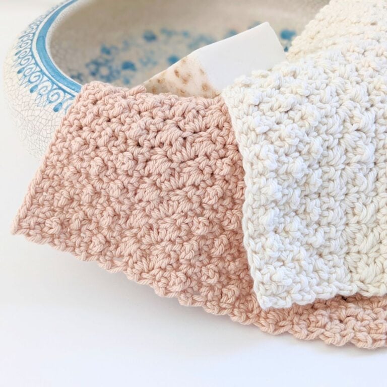 A free rustic textured crochet washcloth pattern.