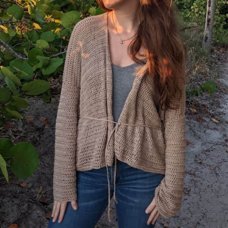 Oversized crochet cardigan made with yarn.