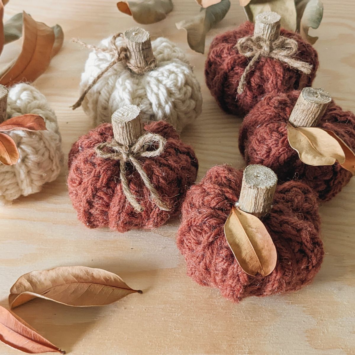 free mini crochet pumpkin pattern