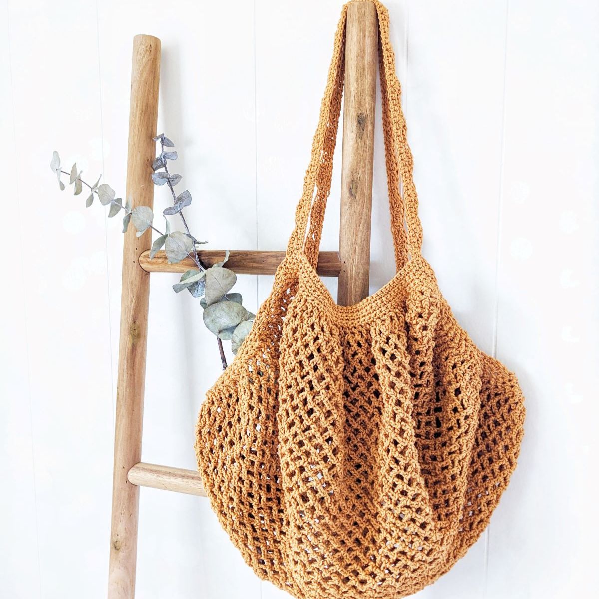 A crochet market bag pattern.
