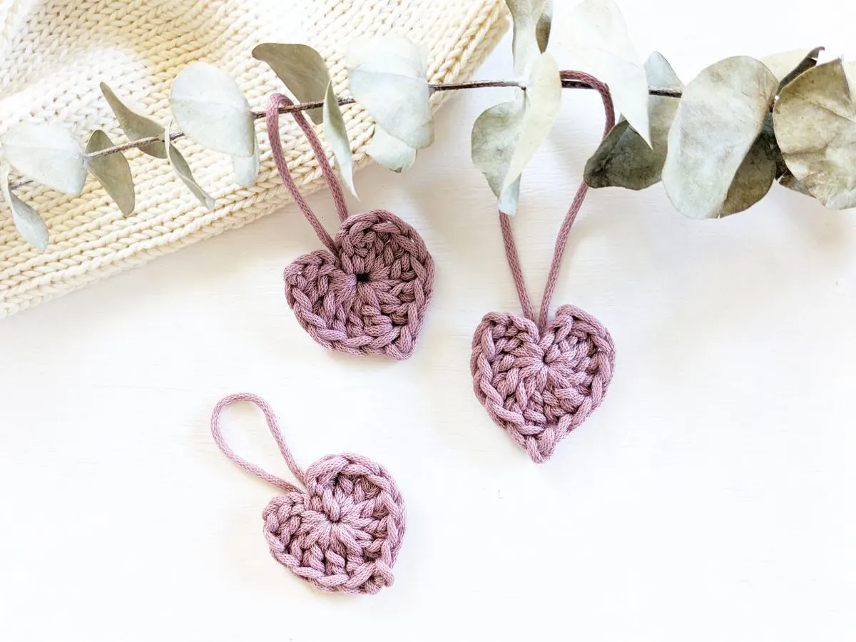 Free Mini Crochet Heart Garland Pattern.