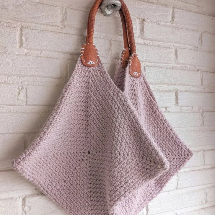 A free crochet bag pattern that's made entirely from moss stitch squares.