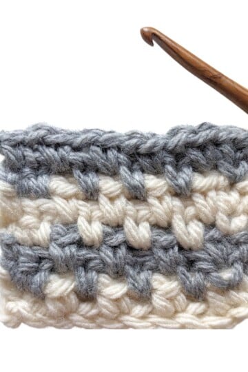 2 color crochet moss stitch color change.