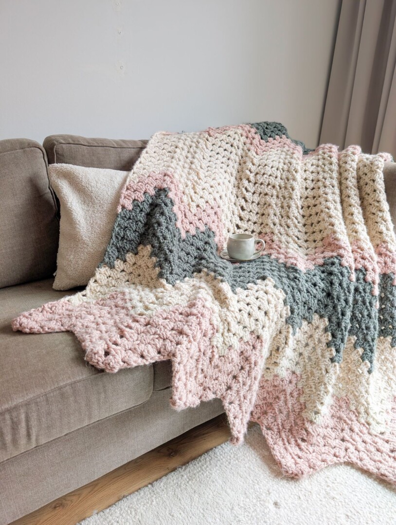 Easy Chunky Chevron Crochet Blanket Pattern | Jewels and Jones