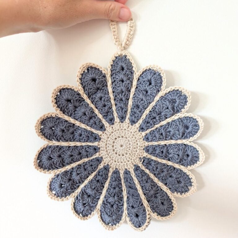 A vintage crochet flower potholder pattern.