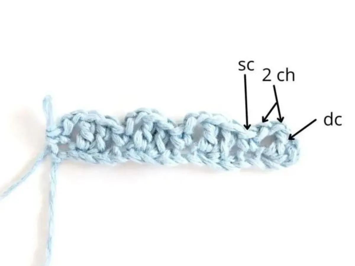 Image shows the first row for the Reverse Blanket Stitch pattern.