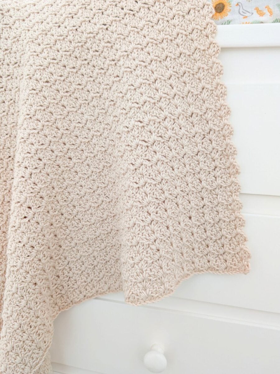 One-Row Repeat Crochet Baby Blanket Pattern | Jewels and Jones
