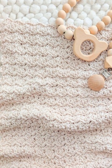 A free crochet baby blanket pattern that's made using a one-row repeat.